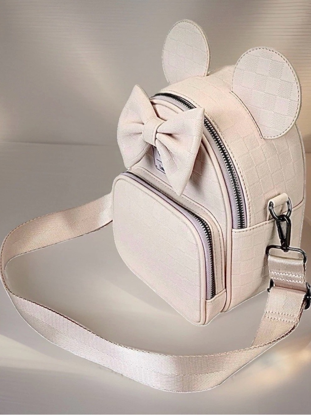 NEW Disney Loungefly Minnie Mouse White Checkered Convertible Backpack Crossbody - Picture 2 of 4